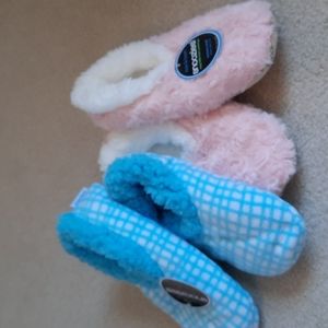 2 pairs of snoozie slippers